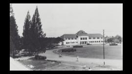 BALAI KOTA DI JAN PIETERSZOON COENPLEIN DI MALANG, JAWA TIMUR